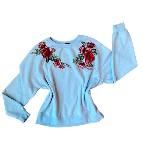 Forever 21 embroidered floral ligh blue sweater sweatshirt casual - Picture 3 of 5